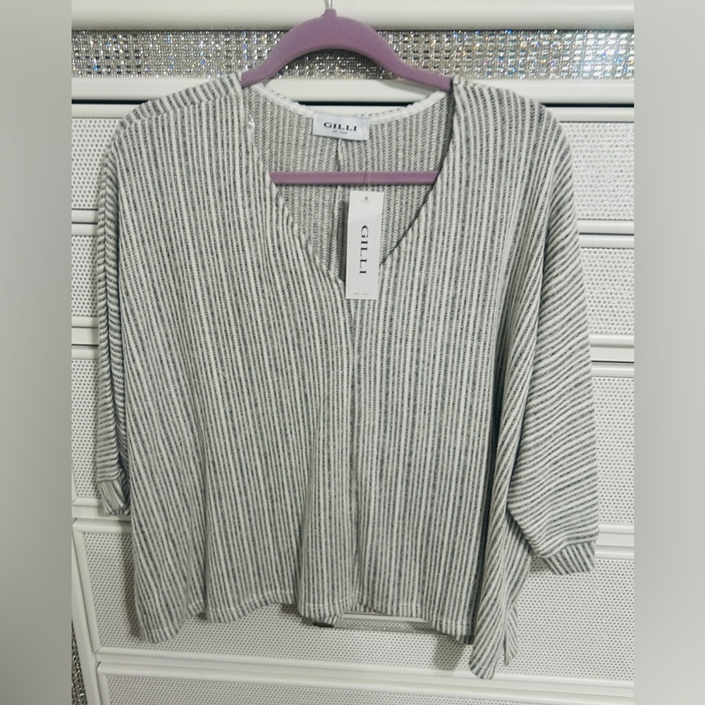 Gilli Gray stripped Knit Top 🆕